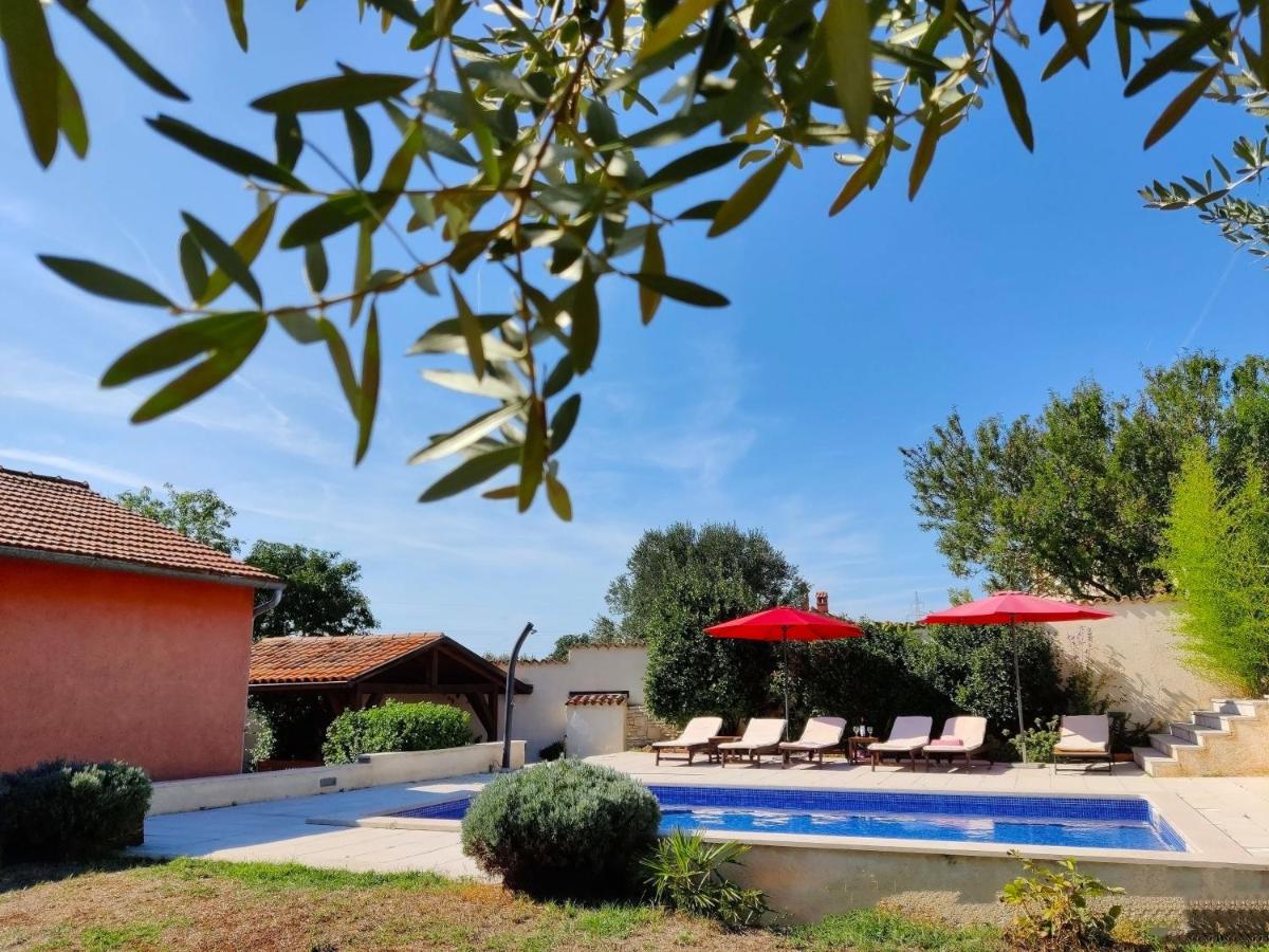 Apartments Villa Sabina พูลา ภายนอก รูปภาพ